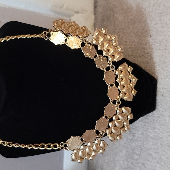 Mark Avon Statement Necklace - Picture 7 of 7